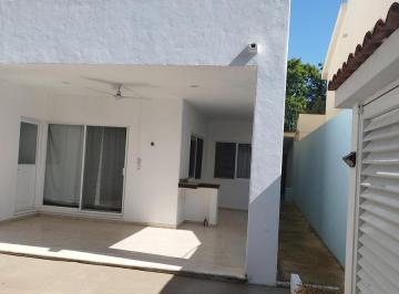 Casa · 240m² · 3 Recámaras · 2 Estacionamientos · Casa en Venta en Alamos 2