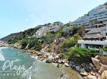 Casa · 1200m² · 4 Recámaras · 4 Estacionamientos · Casa en Venta a Pie de Playa Acapulco Diamante