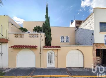 Casa · 281m² · 3 Recámaras · 3 Estacionamientos · Venta de Casa en Maestro Sotero Prieto No. 58 Entre Necaxa y Victoria Col. Guadalupe Insurgentes