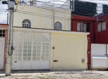 Casa de 4 habitaciones, Querétaro · Casa en Venta