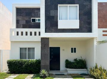 Casa · 132m² · 3 Recámaras · 2 Estacionamientos · Casa en Venta en Fracc. Lomas de La Rioja, Riviera Veracruzana - Alvarado Veracruz.