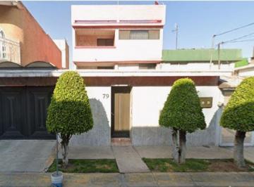 Casa de 4 habitaciones, Nezahualcóyotl · Casa en Bosque de Aragón, Nezahualcóyotl, con Patio, 4 Recamaras, 2 Baños y 2 Estacionamientos