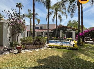 8e1116aa9fe5a2f8eeec9366b422bb61272135198edc3a05ef705413ed41a789 · #venta Casa 500 m² y 1,175 Terreno en Balvanera Polo y Country Club