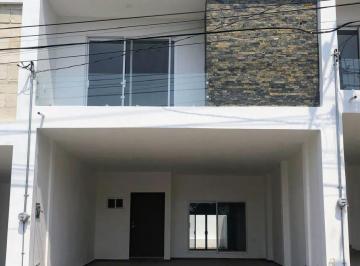 Casa · 210m² · 3 Recámaras · 2 Estacionamientos · Casa en Venta Col. Loma del Gallo