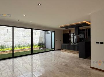 Casa · 256m² · 4 Recámaras · 2 Estacionamientos · Entrega Inmediata! Venta de Casa Nueva en Fracc San Angel V Slp