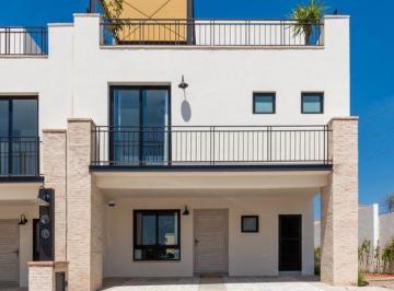 Casa · 188m² · 4 Recámaras · 2 Estacionamientos · Casa en Venta Frente a Antea, Querétaro