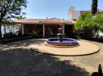 Casa de 7 habitaciones, Morelia · R302 Residencia 7 Recamaras en Venta con Alberca Torremolinos Morelia