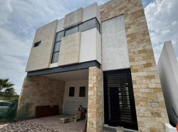 Casa · 396m² · 4 Recámaras · 4 Estacionamientos · Casa en Pre - Venta en La Campiña del Bosque León Guanajuato Zona Norte