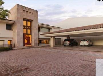 Casa · 800ha · 4 Recámaras · 4 Estacionamientos · Casa en Venta en Cumbres del Campestre