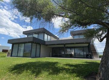 Casa · 1000ha · 3 Recámaras · 4 Estacionamientos · Casa en Venta en El Bosque Country Club León Guanajuato Zona Norte