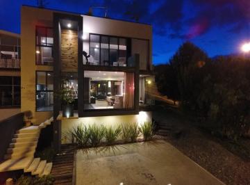 Casa · 300ha · 3 Recámaras · 3 Estacionamientos · Casa en Venta Lomas de Gran Jardin Leon Guanajuato Zona Norte