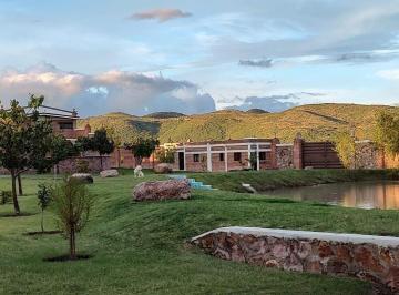 Terreno / Lote · 10000ha · 5 Recámaras · 8 Estacionamientos · Rancho de 1 Hectárea en Venta Zona Dorada de León, Guanajuato