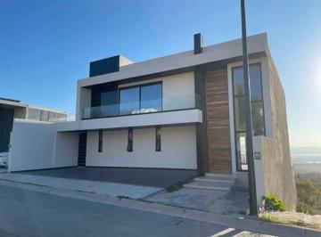 Casa · 430ha · 4 Recámaras · 4 Estacionamientos · Casa en Venta en Residencial Punta del Este León Guanajuato