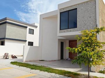 Casa · 144ha · 3 Recámaras · 2 Estacionamientos · Casa en Venta en Rinconada Santa Fe Zona Este Leon Guanajuato