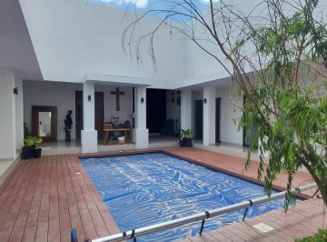 Casa · 1000ha · 4 Recámaras · 6 Estacionamientos · Casa en Venta en El Bosque Country Club León Guanajuato Zona Norte