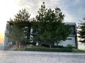 Casa · 1000ha · 4 Recámaras · 5 Estacionamientos · Casa en Venta en El Bosque Country Club Leon Guanajuato Zona Norte