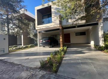 Casa · 400ha · 3 Recámaras · 3 Estacionamientos · Residencia en Venta en La Campiña del Bosque León Guanajuato Zona Norte