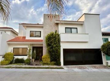 Casa · 358m² · 3 Recámaras · 3 Estacionamientos · Casa en Venta en Cañada del Refugio León Guanajuato Zona Norte