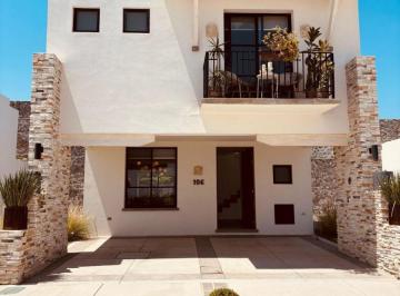 Casa · 140ha · 3 Recámaras · 2 Estacionamientos · Casa en Venta en Lombardía Zona Norte León Guanajuato