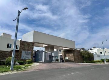 Casa en condominio · 130m² · 3 Recámaras · 2 Estacionamientos · Casa en Renta Privada Zibata Casa Club Alberca Vista Campo Golf Seguridad