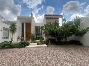 Casa · 1000ha · 3 Recámaras · 5 Estacionamientos · Casa en Venta en Cumbres del Campestre León Guanajuato Zona Norte