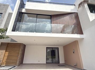Casa · 330m² · 5 Recámaras · 2 Estacionamientos · Casa en Venta en Sao Paulo, Zona Lomas de Angelópolis II