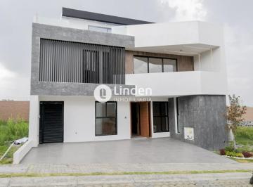 Casa · 320m² · 4 Recámaras · 3 Estacionamientos · Casa en Venta en Parque San Marino, Lomas de Angelopolis II, Puebla