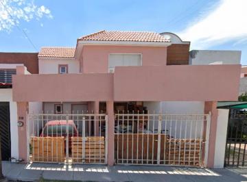 Casa de 3 habitaciones, Celaya · Lasm60 - ¡Vive en El Corazón Comercial de Celaya!