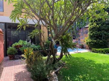 Casa · 170m² · 2 Recámaras · 2 Estacionamientos · Venta Casa con Alberca en Las Fincas, Jiutepec