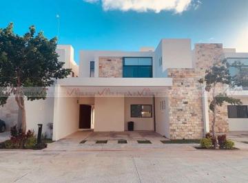 Casa · 217m² · 3 Recámaras · 2 Estacionamientos · Casa en Renta en Mérida