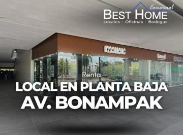 Local comercial · 136m² · 1 Estacionamiento · Se Renta Local en Plaza Kun en Av Bonampak - Cancún