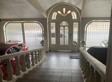 Casa · 290m² · 4 Recámaras · 2 Estacionamientos · Casa en Venta en Ciudad Satélite