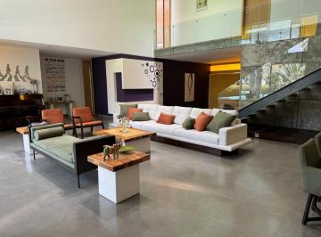 Casa · 880m² · 6 Recámaras · 5 Estacionamientos · Casa en Venta en Club Santiago, Manzanillo, Colima