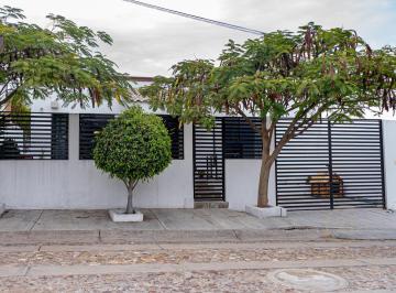 Casa · 264m² · 3 Recámaras · 2 Estacionamientos · Casa en Venta, Lomas de Comanjilla, León, Gto.