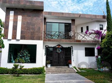 Casa · 370m² · 3 Recámaras · 3 Estacionamientos · Casa en Venta, Lomas de Comanjilla, León
