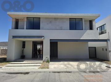 Casa · 301m² · 4 Recámaras · 3 Estacionamientos · Casa en Venta en Lomas del Molino IV, León