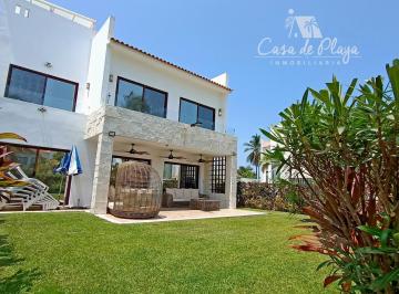 Casa en condominio · 182m² · 3 Recámaras · 2 Estacionamientos · En Alfredo V Bonfil Casa con Club de Playa Privado