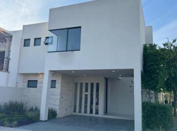 Casa · 325m² · 3 Recámaras · 2 Estacionamientos · Casa en Venta Punta del Este León Guanajuato