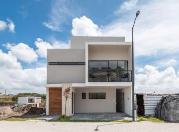 Casa · 207m² · 3 Recámaras · 2 Estacionamientos · Casa en Venta en Haras del Bosque, 3 Recamaras y Roof Puebla
