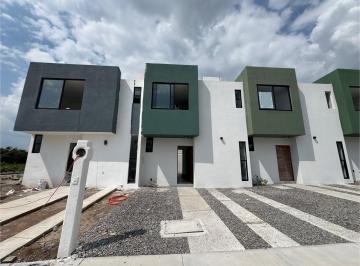 Casa · 94m² · 2 Recámaras · 2 Estacionamientos · Casa en Fraccionamiento Pueblito Colonial
