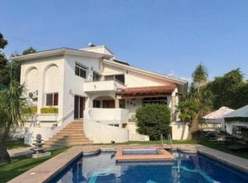 Casa · 450m² · 5 Recámaras · 2 Estacionamientos · Casa en Fraccionamiento en Lomas de Cocoyoc Atlatlahucan - Maz - 2448 - Fr