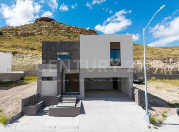 Casa · 240m² · 3 Recámaras · 2 Estacionamientos · Casa en Venta en Fraccionamiento Asturias en Chihuahua, Chih.