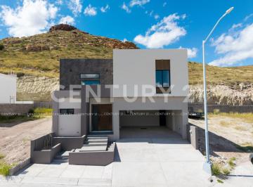 Casa · 240m² · 3 Recámaras · 2 Estacionamientos · Casa en Venta en Fraccionamiento Asturias en Chihuahua, Chih.