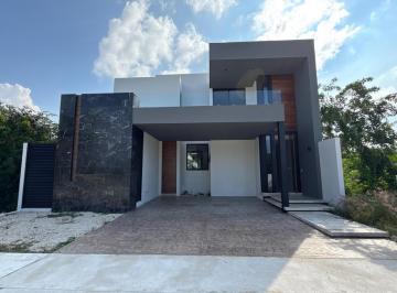 Casa · 378m² · 4 Recámaras · 2 Estacionamientos · Venta de Casa en Zona Country Mérida Yucatán