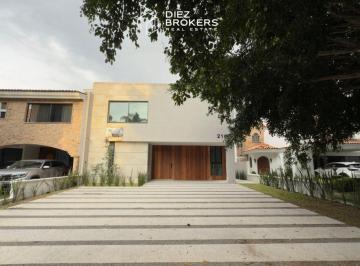 Casa de 4 habitaciones, Zapopan · Casa en Venta - Valle Real, Zapopan