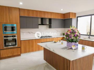 Casa · 343m² · 4 Recámaras · 3 Estacionamientos · Casa en Venta en Parque San Marino, Lomas de Angelopolisii, Puebla