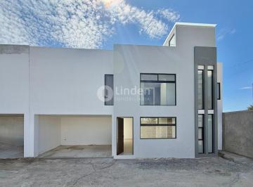 Casa · 165m² · 3 Recámaras · 2 Estacionamientos · Casa en Venta en San Bernardino Tlaxcalancingo, Zona Federal Atlixco, Puebla.