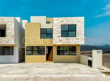 Casa · 237m² · 3 Recámaras · 3 Estacionamientos · Venta de Casa en Sayab Juriquilla
