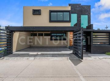 Casa · 322m² · 4 Recámaras · 2 Estacionamientos · Casa en Venta en Rinconada de Banderas, Bahía de Banderas, Nayarit