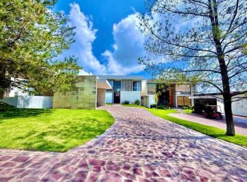 Departamento · 486m² · 3 Recámaras · 8 Estacionamientos · Casa en Renta en El Bosque León Gto Amueblada